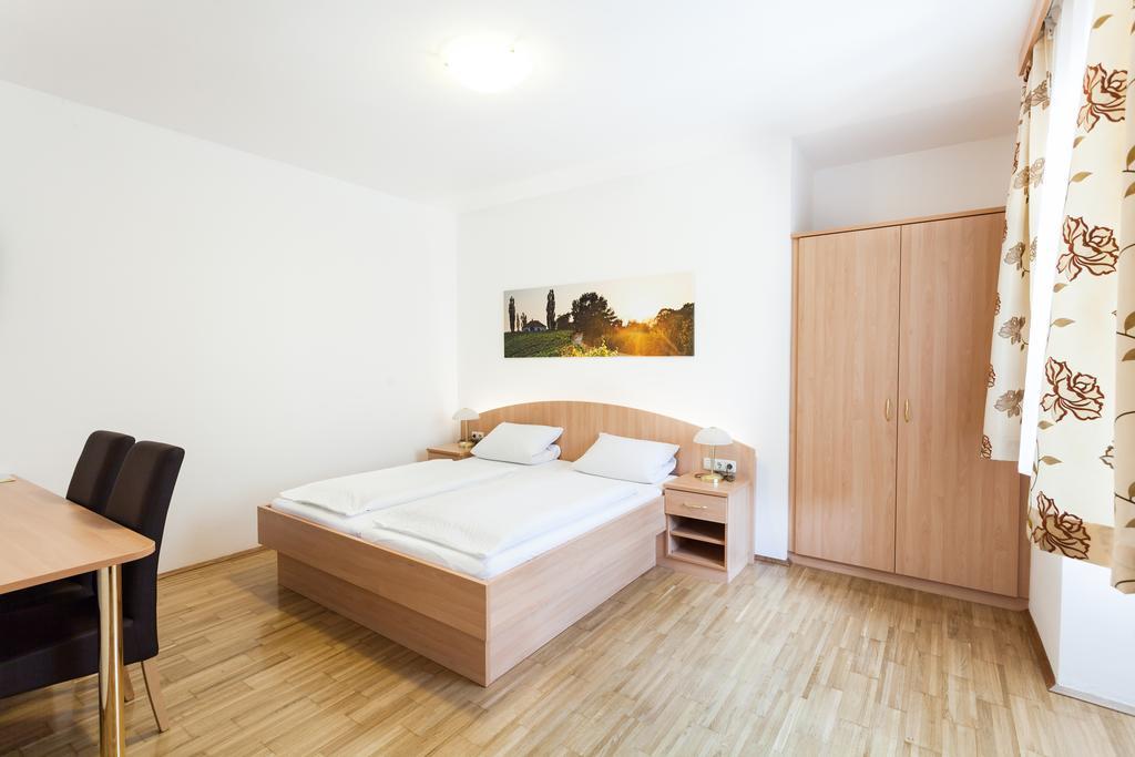 Gaestehaus Ferk - Fruehstueckspension, Bed & Breakfast Bad Radkersburg Bilik gambar